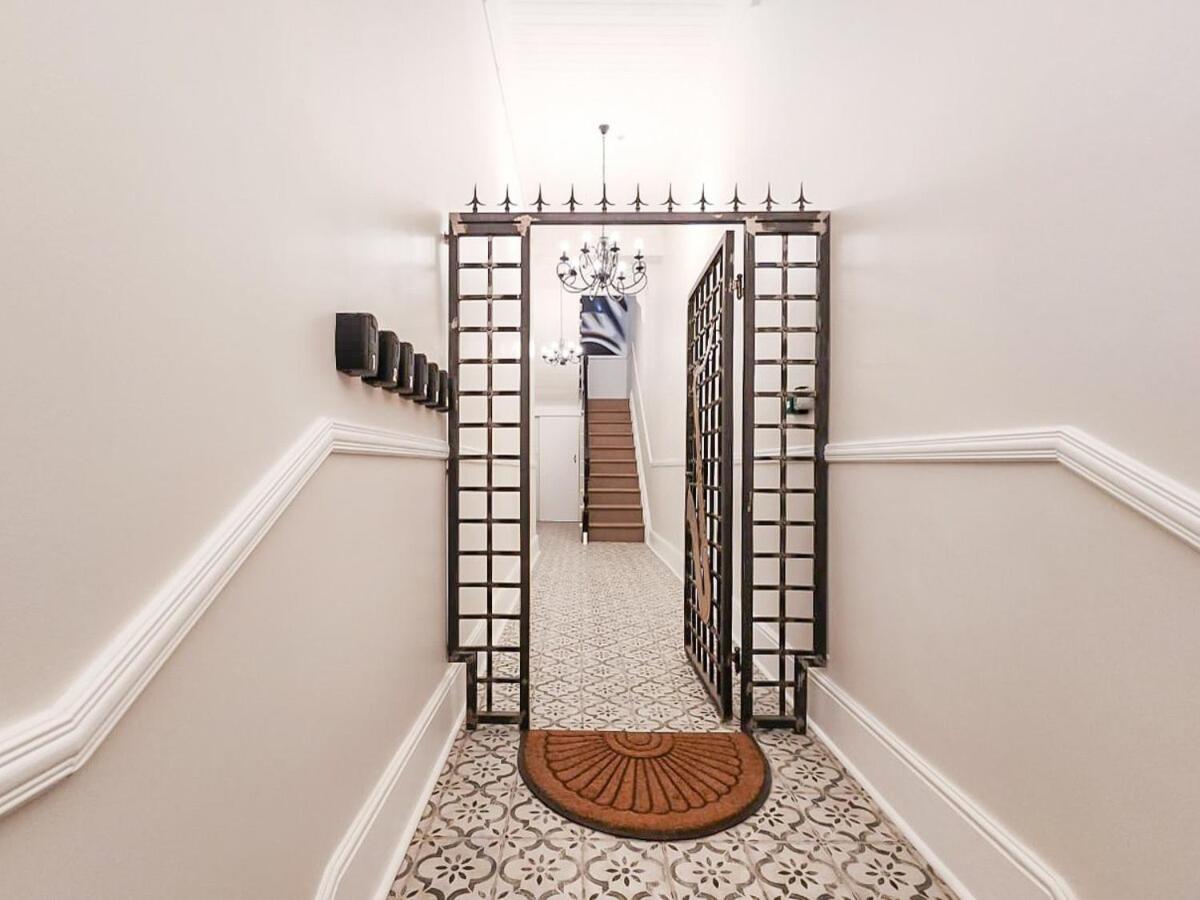Classy And Newly Renovated In Observatory Apartment Cape Town